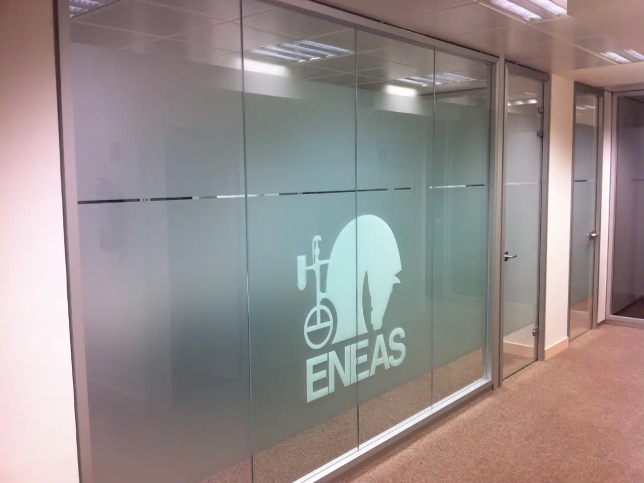 Vinilos para privacidad en cristales de oficina Vinilos para privacidad de oficinas en Madrid